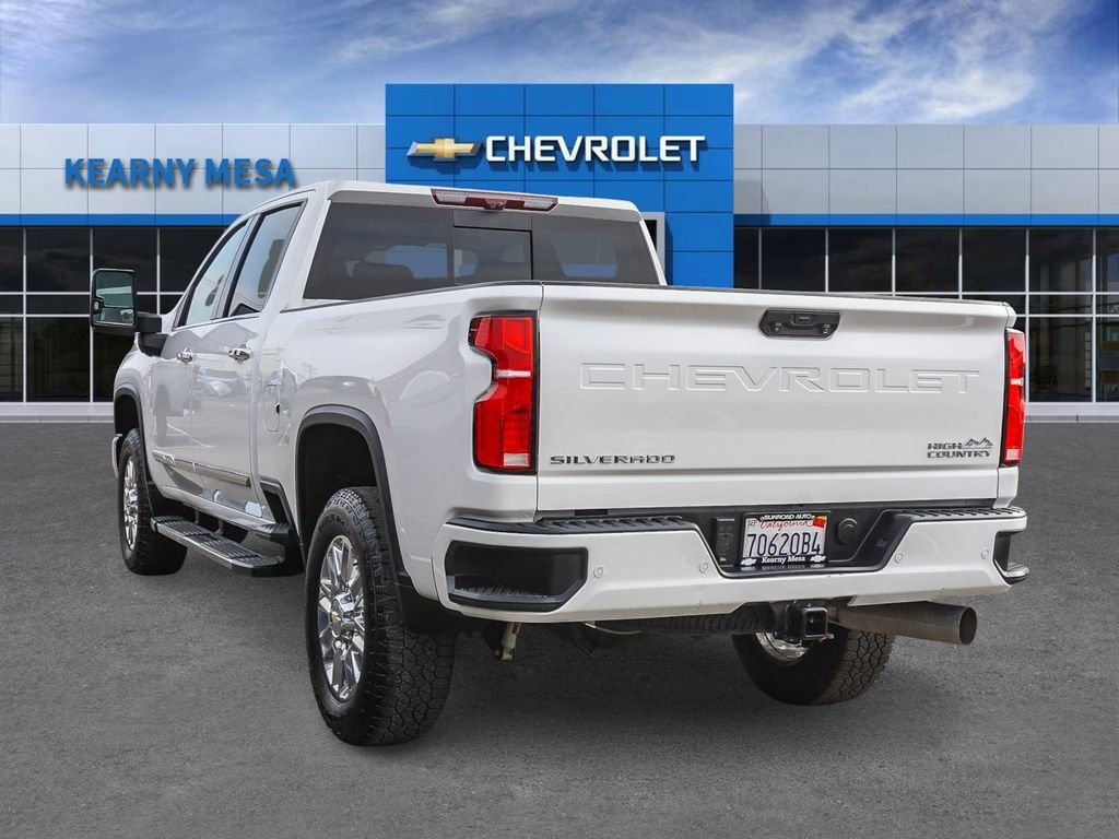 Used 2025 Beige Chevrolet High Country image 4