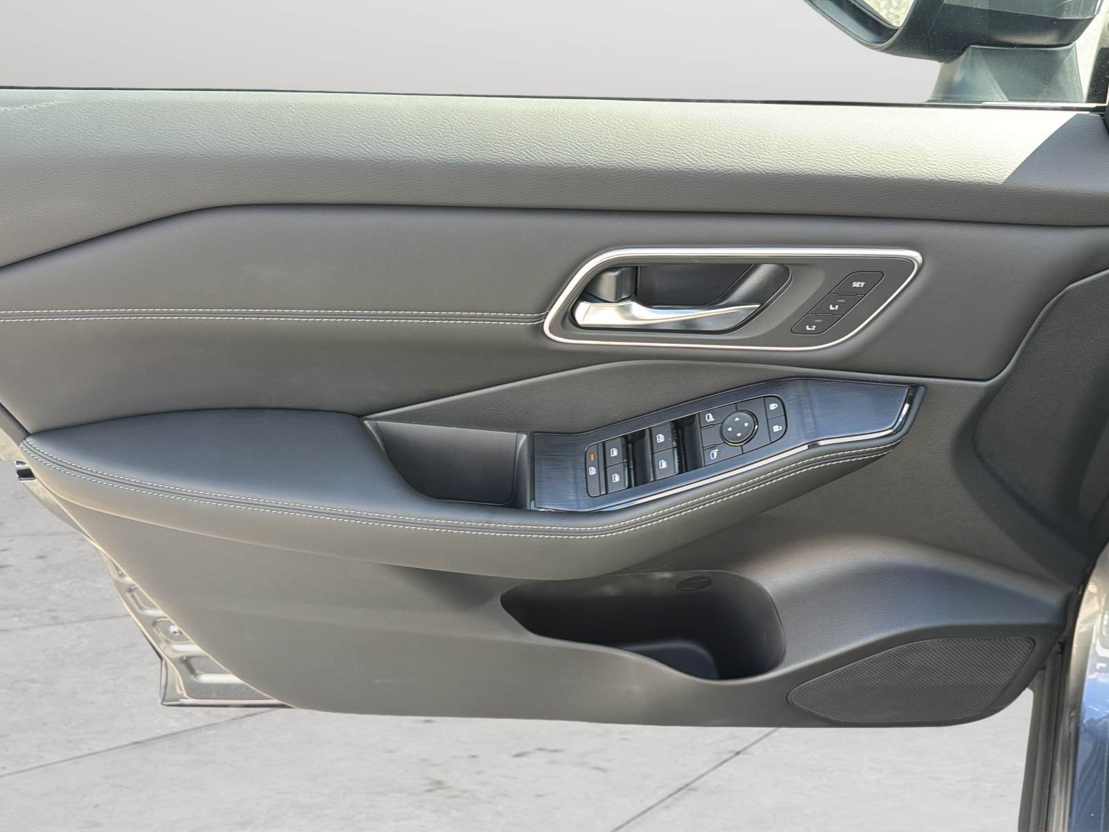 New 2026 Gray Nissan Platinum image 27