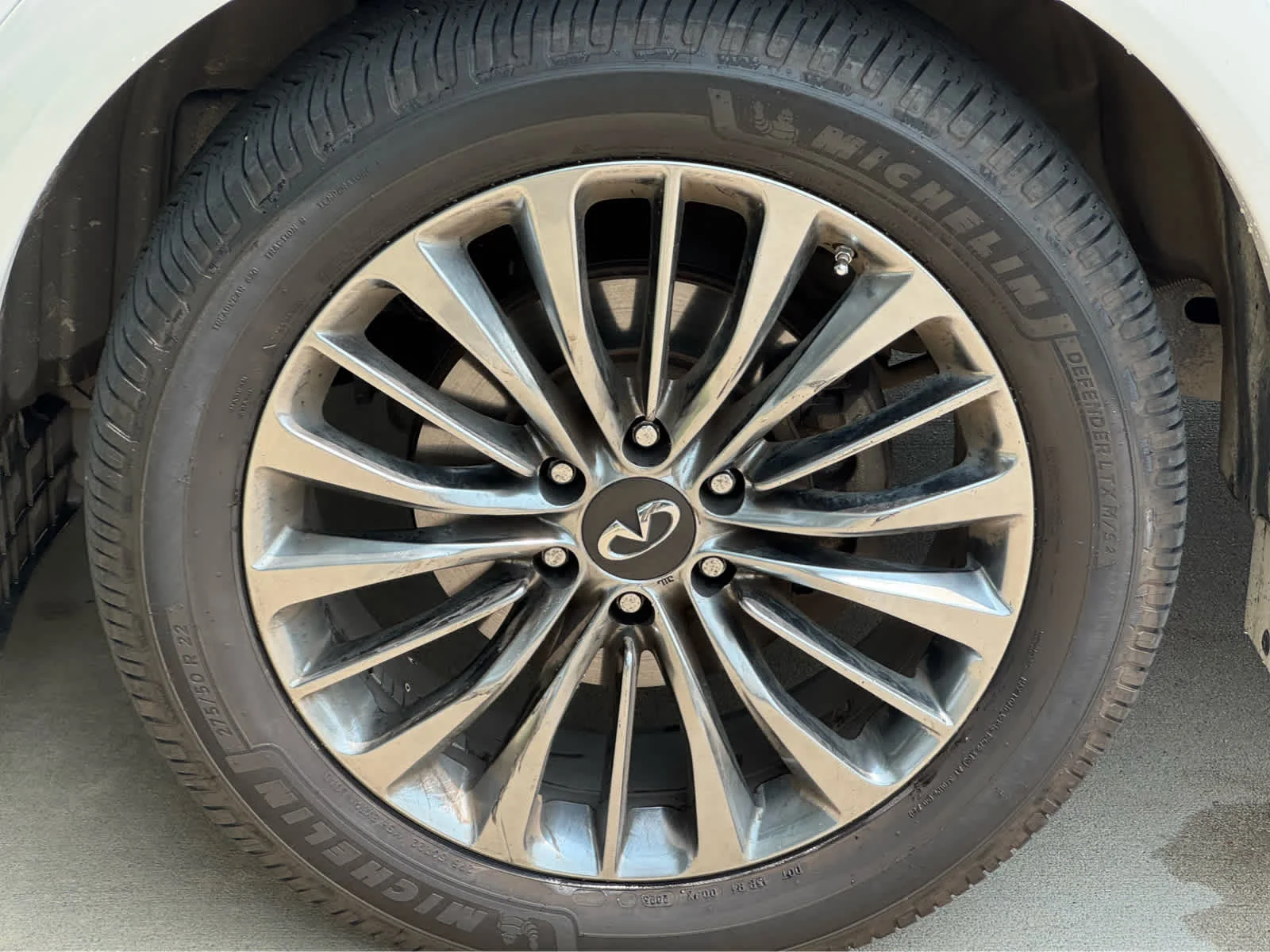 Used 2019 Moonstone White INFINITI LUXE image 11