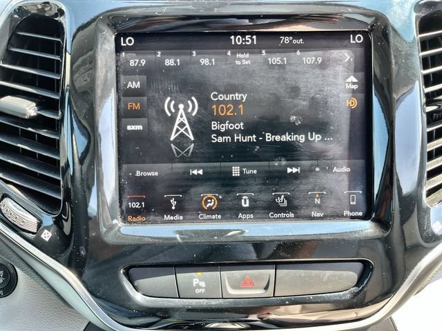 Used 2019  Jeep Limited image 13