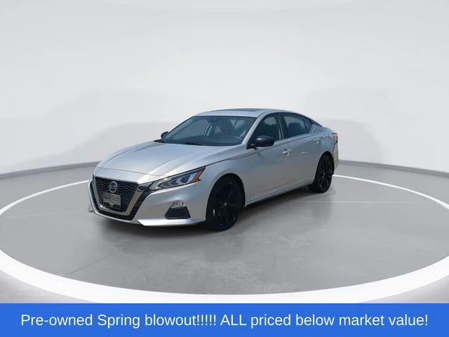 Used 2020 Silver Nissan 2.5 SR image 4