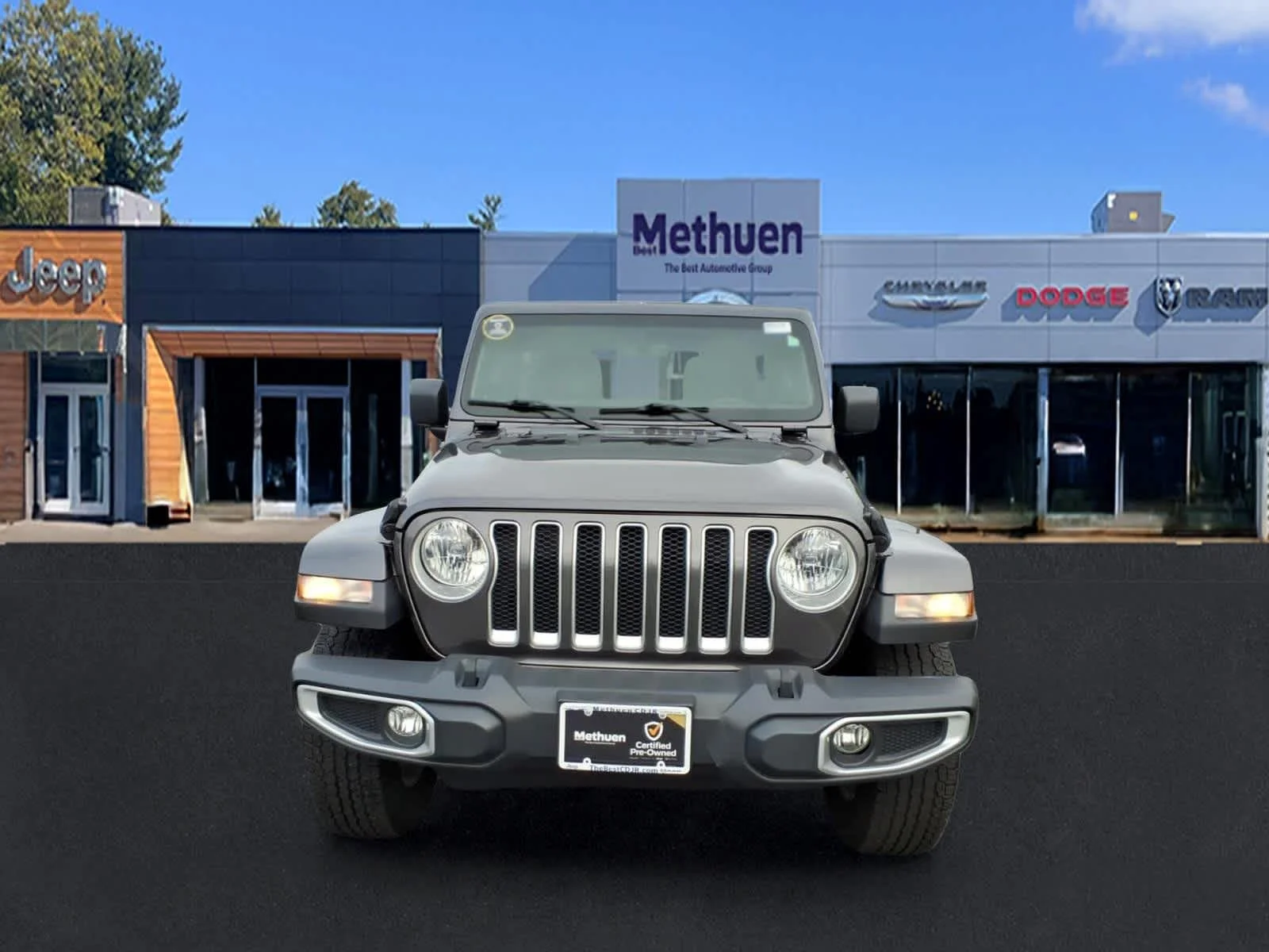 Used 2020 Granite Crystal Metallic Clearcoat Jeep Sahara image 8