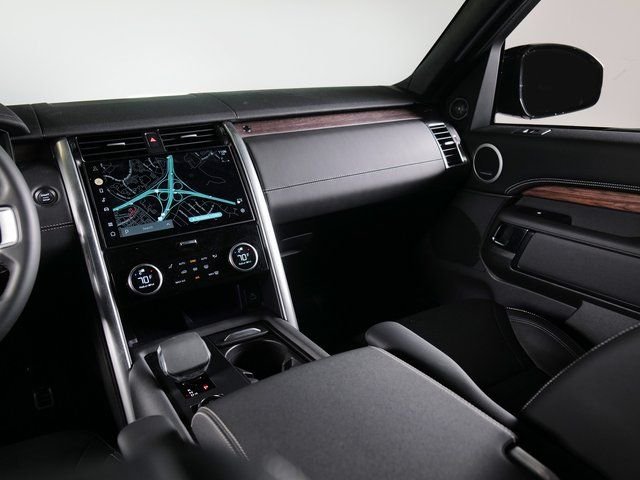 Certified Used 2025 Santorini Black Metallic Land Rover Dynamic SE image 17