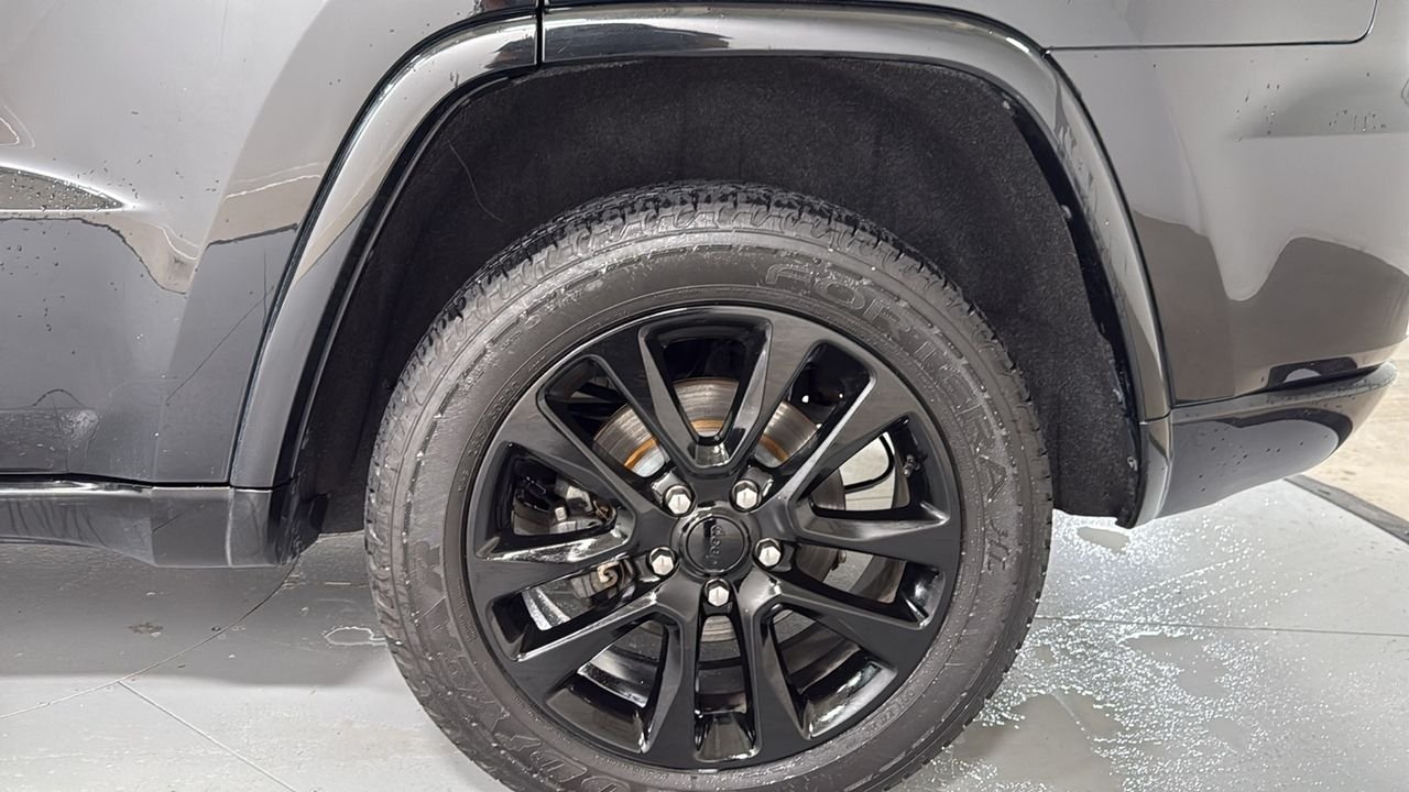 Used 2018 Black Jeep Altitude image 23