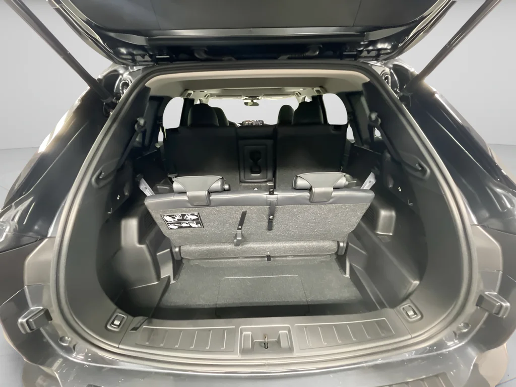 New 2026 Graphite Gray Mitsubishi SEL image 37