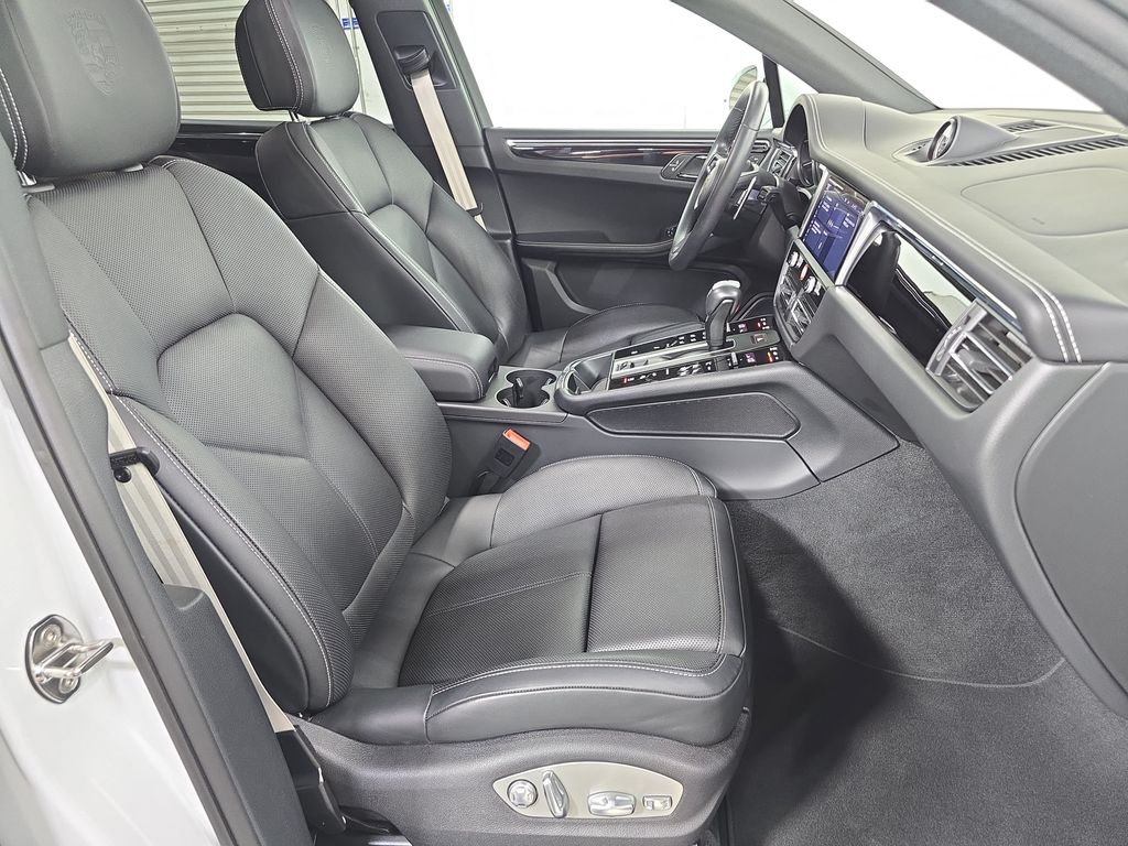 Certified Used 2025 White Porsche  image 27