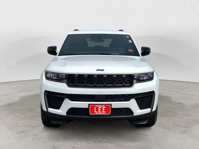 New 2026 Bright White Clearcoat Jeep LAREDO ALTITUDE 4X4 image 9