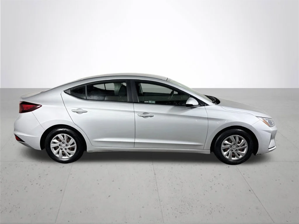 Used 2019 Silver Hyundai SE image 5