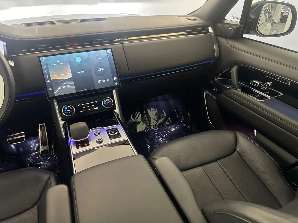 Certified Used 2023 Eiger Grey Metallic Land Rover SE image 23