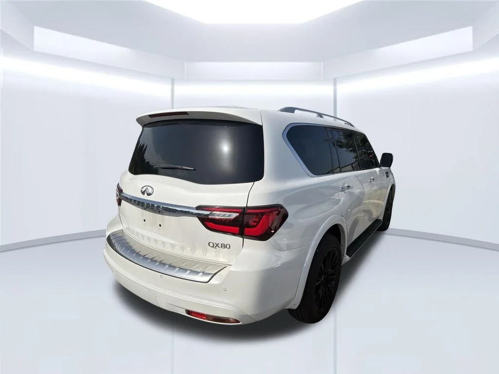 Used 2022 White INFINITI LUXE image 3