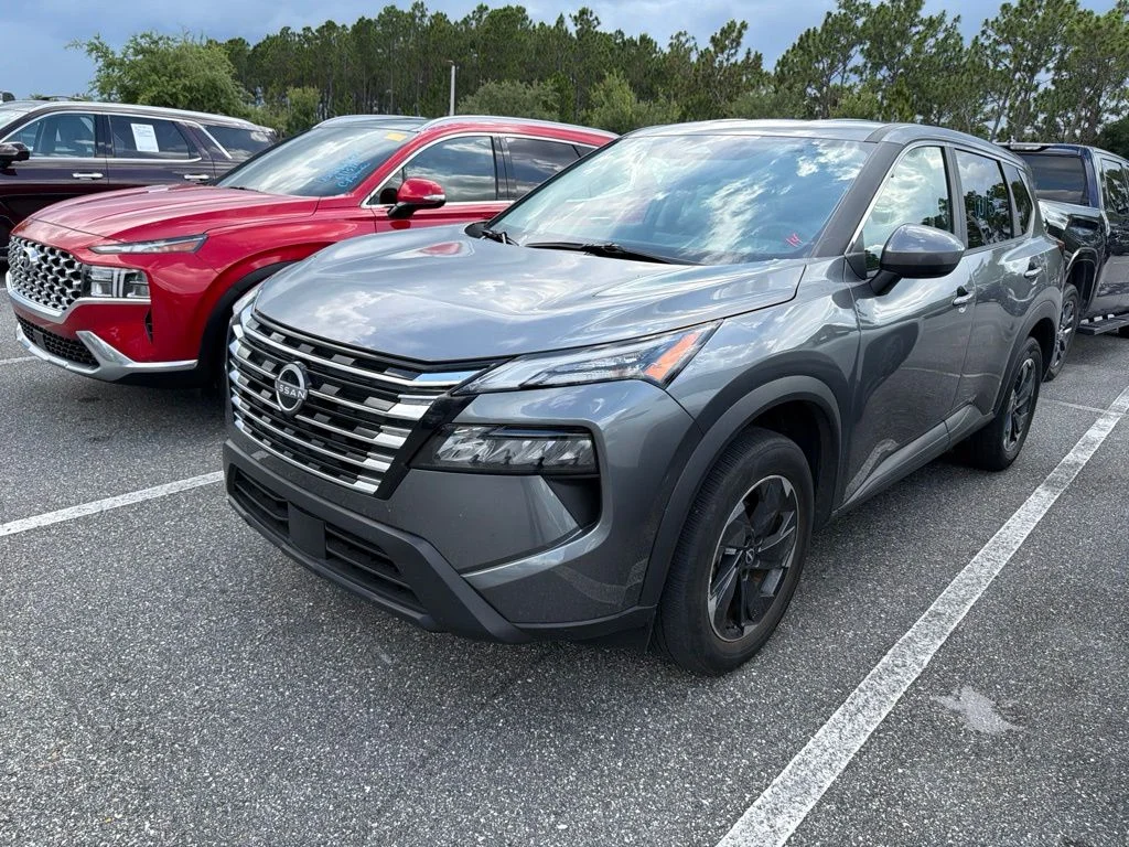 Used 2025 Gray Nissan SV image 2