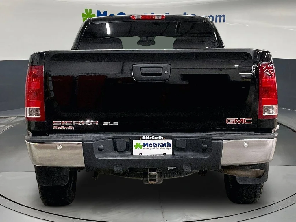 Used 2013 Black GMC SLE image 6