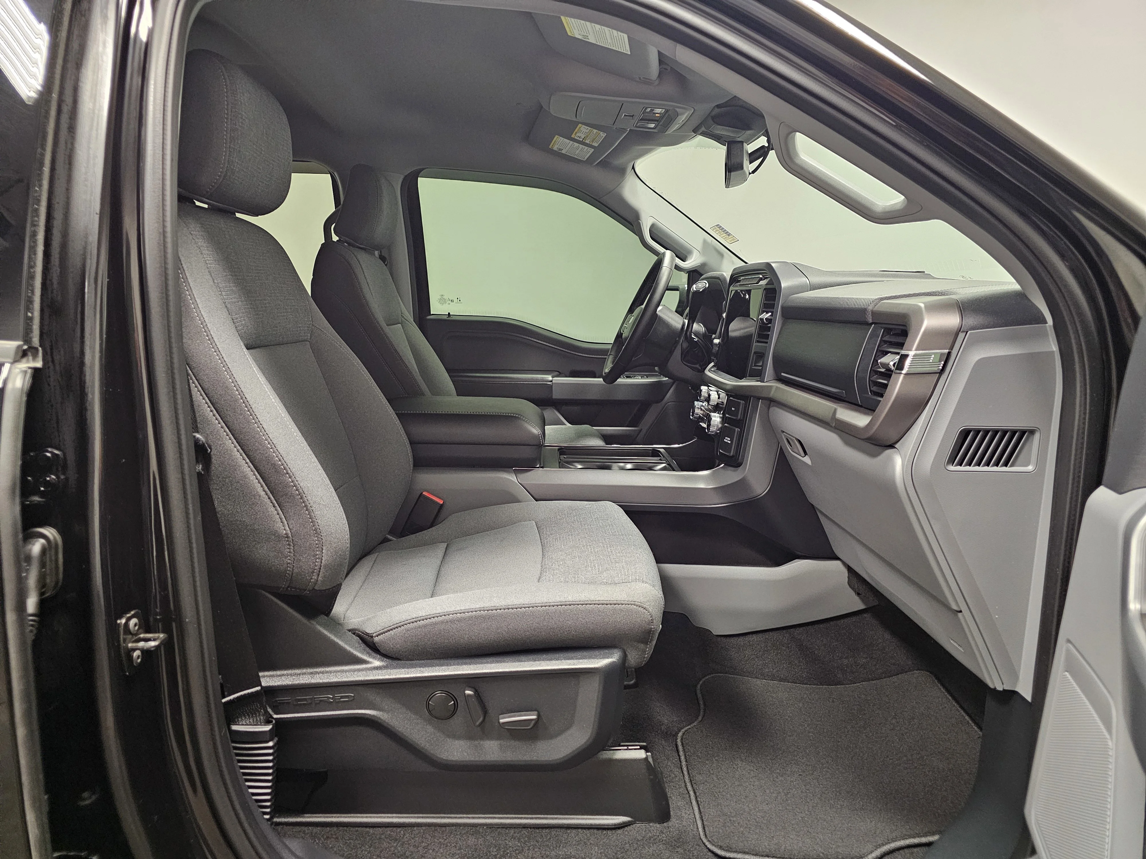 Used 2024 Agate Black Metallic Ford XLT image 18