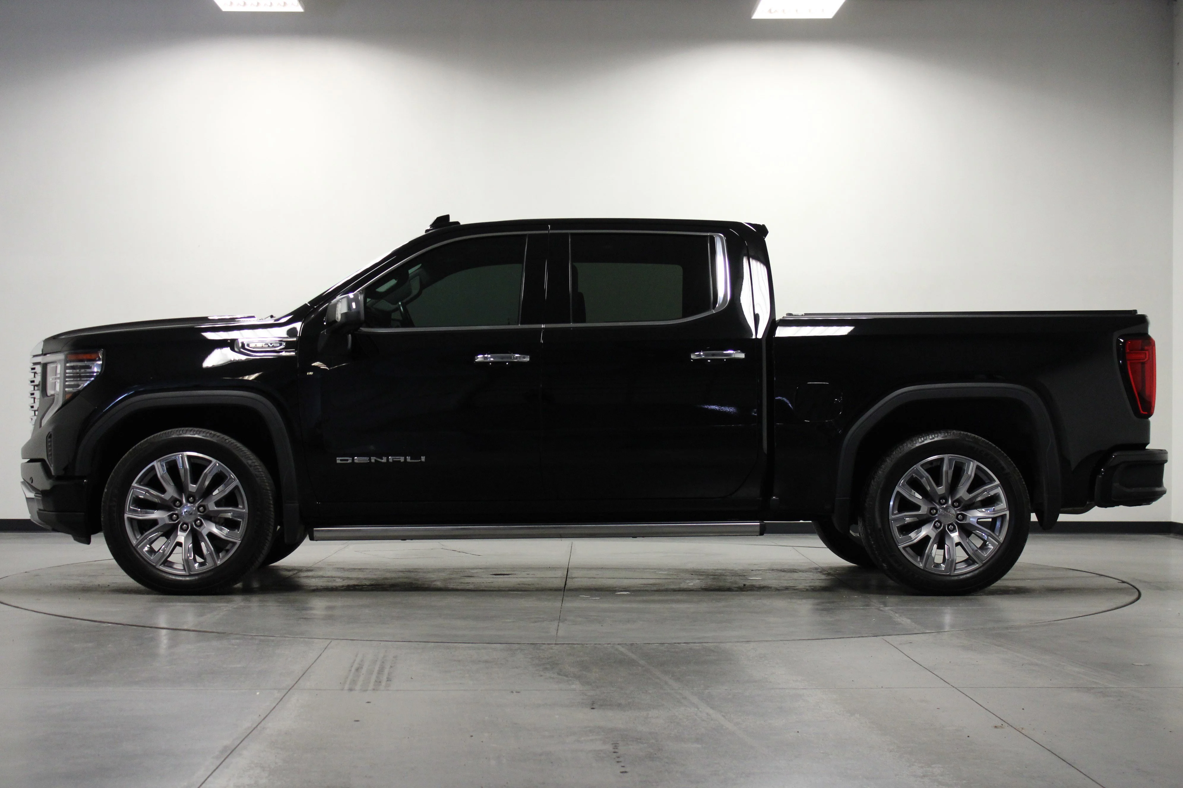 Used 2023 Onyx Black GMC Denali image 7