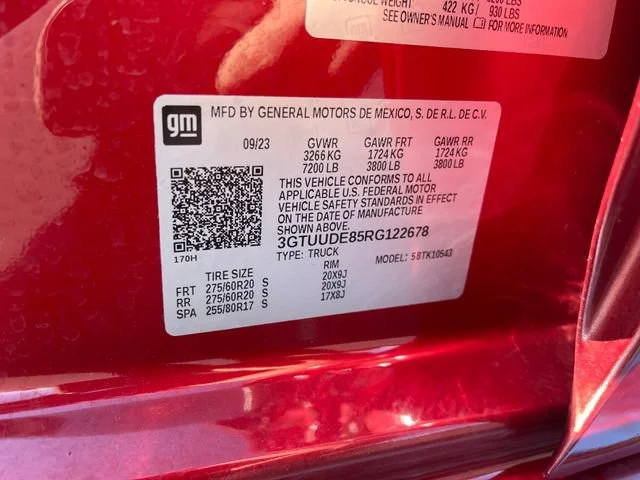 Used 2024 Volcanic Red Tintcoat GMC SLT image 33