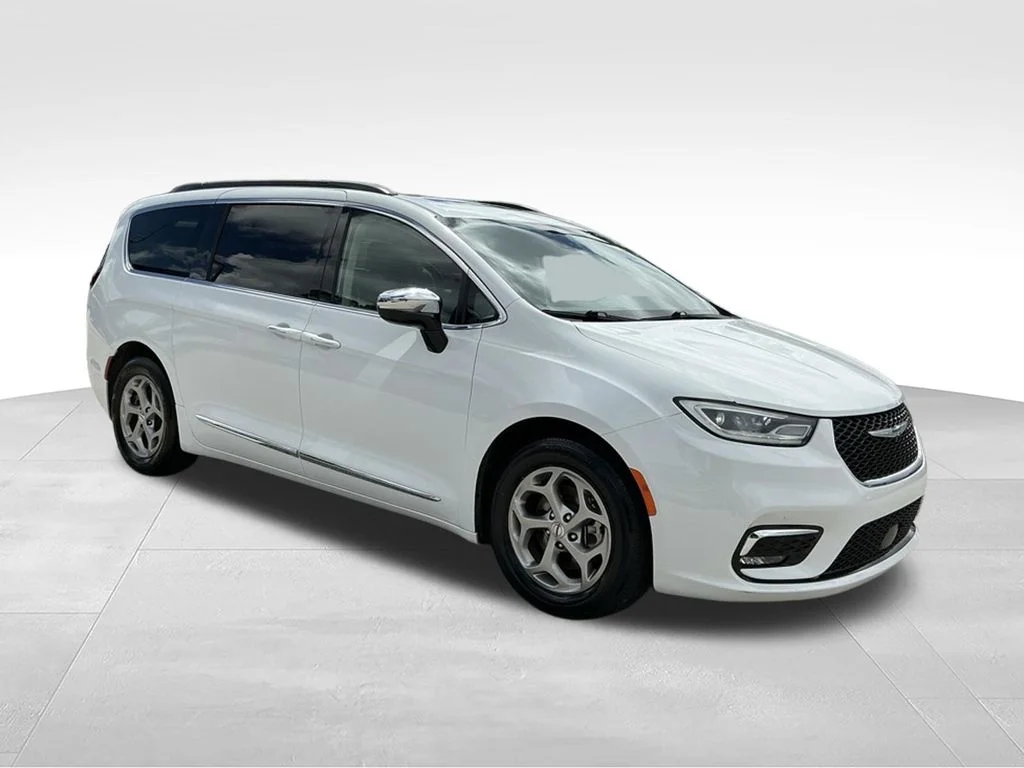 Used 2023 White Chrysler Limited image 13