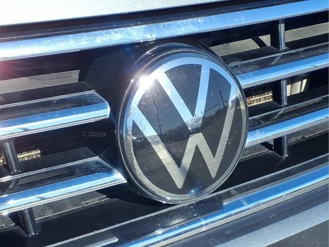 Used 2024  Volkswagen SE image 24