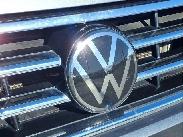 Used 2024  Volkswagen SE image 24