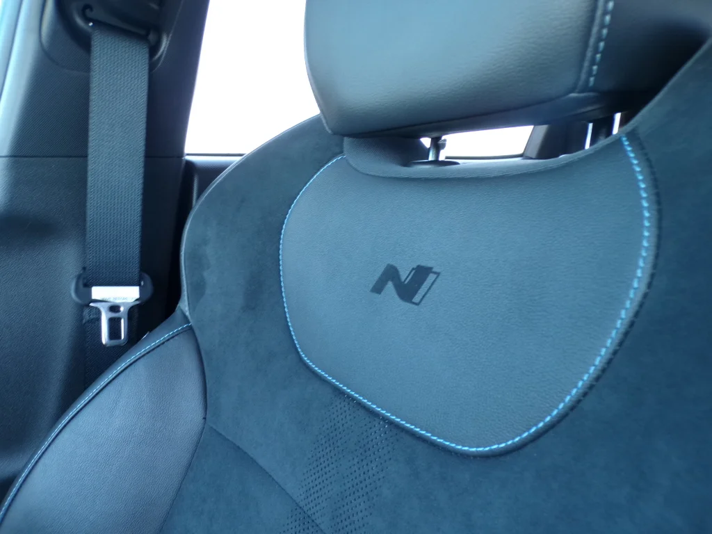 Used 2022 Ultra Black Hyundai Base image 14
