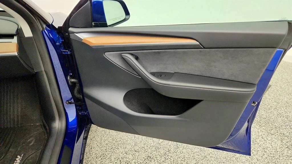 Used 2024 Deep Blue Metallic Tesla Long Range AWD w/ Full Self-Driving & Aero Disc Wheel Covers image 32
