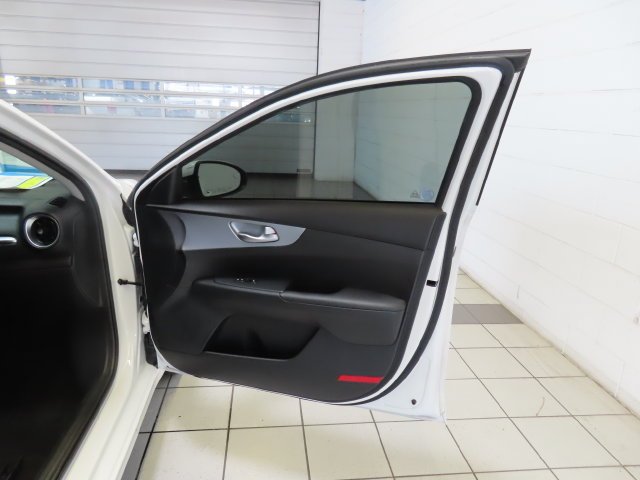 Used 2023 Snow White Pearl Kia LXS image 23