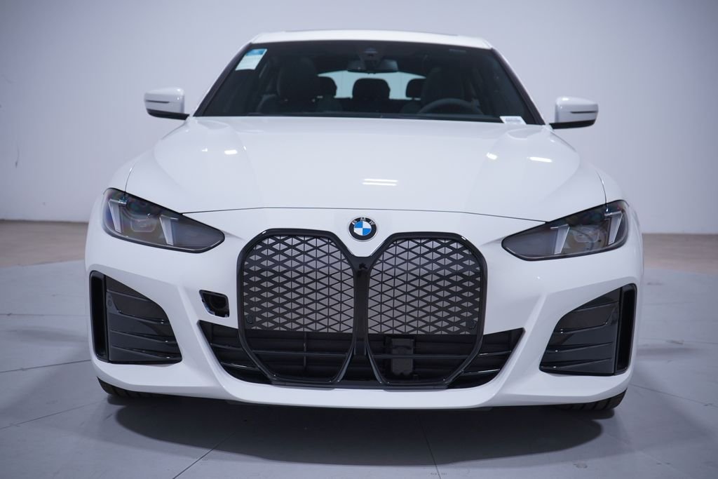 New 2026 Alpine White BMW eDrive40 image 4