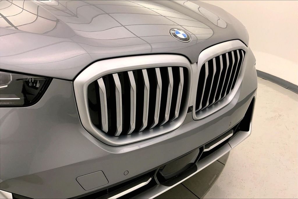 Certified Used 2026 Skyscraper Grey Metallic BMW  image 29