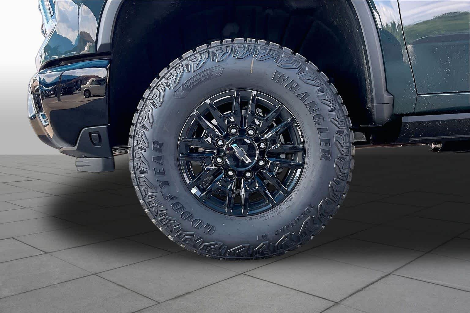 2026 Chevrolet Silverado 2500 HD ZR2 - Photo 11