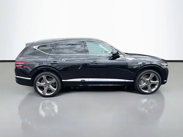 Used 2022 Black Genesis 2.5T image 8