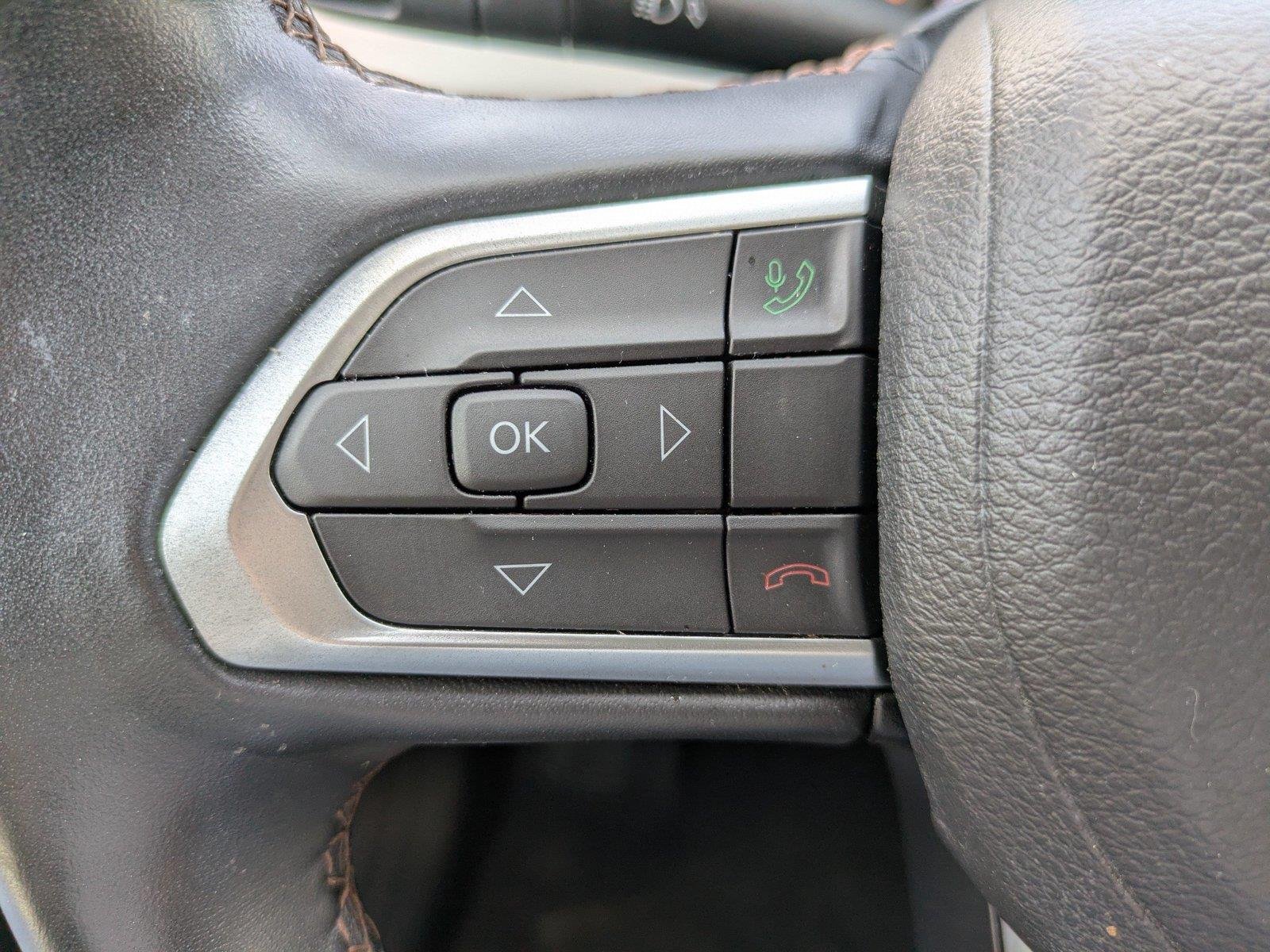 Used 2022 Diamond Black Crystal Pearlcoat Jeep Limited image 23
