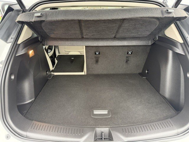 Used 2022 Summit White Buick Select image 28