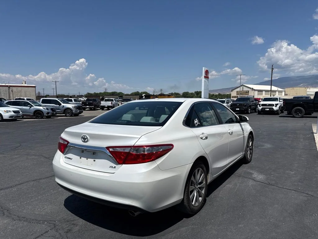 Used 2016 White Toyota XLE image 3