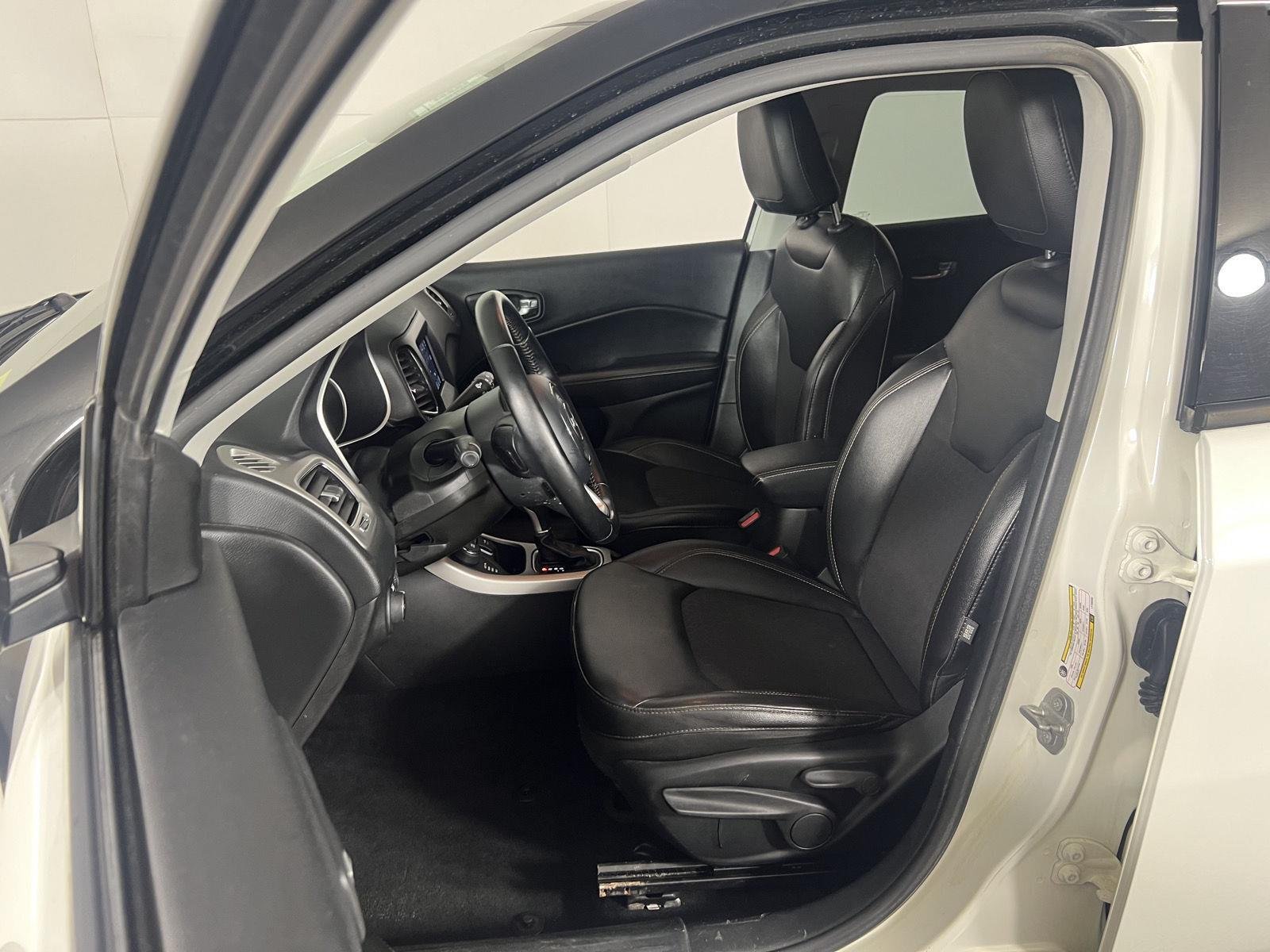 Used 2020 White Clearcoat Jeep Latitude image 11