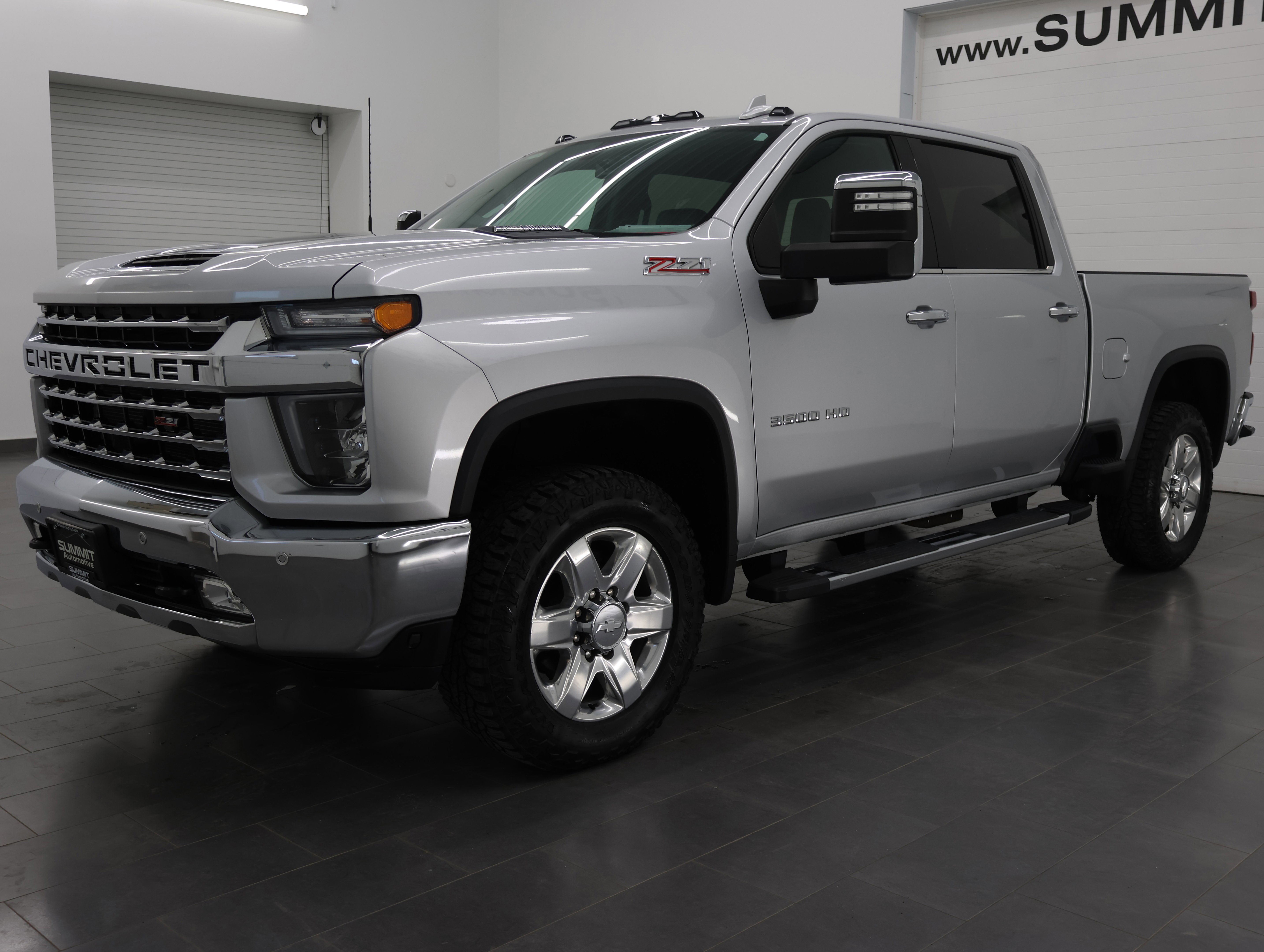 Used 2020 Silver Ice Metallic Chevrolet LTZ: CREW-SHORT-LTZ-Z71-DIESEL-4WD-NAV-HEAT/COOL SEATS-1 OWNER image 7