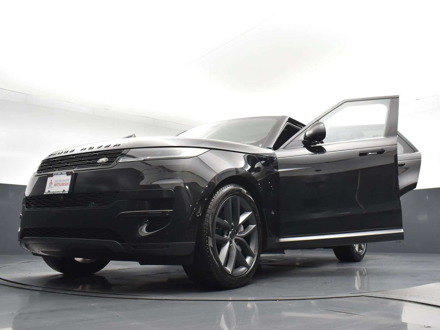 Used 2024 Black Land Rover SE image 31