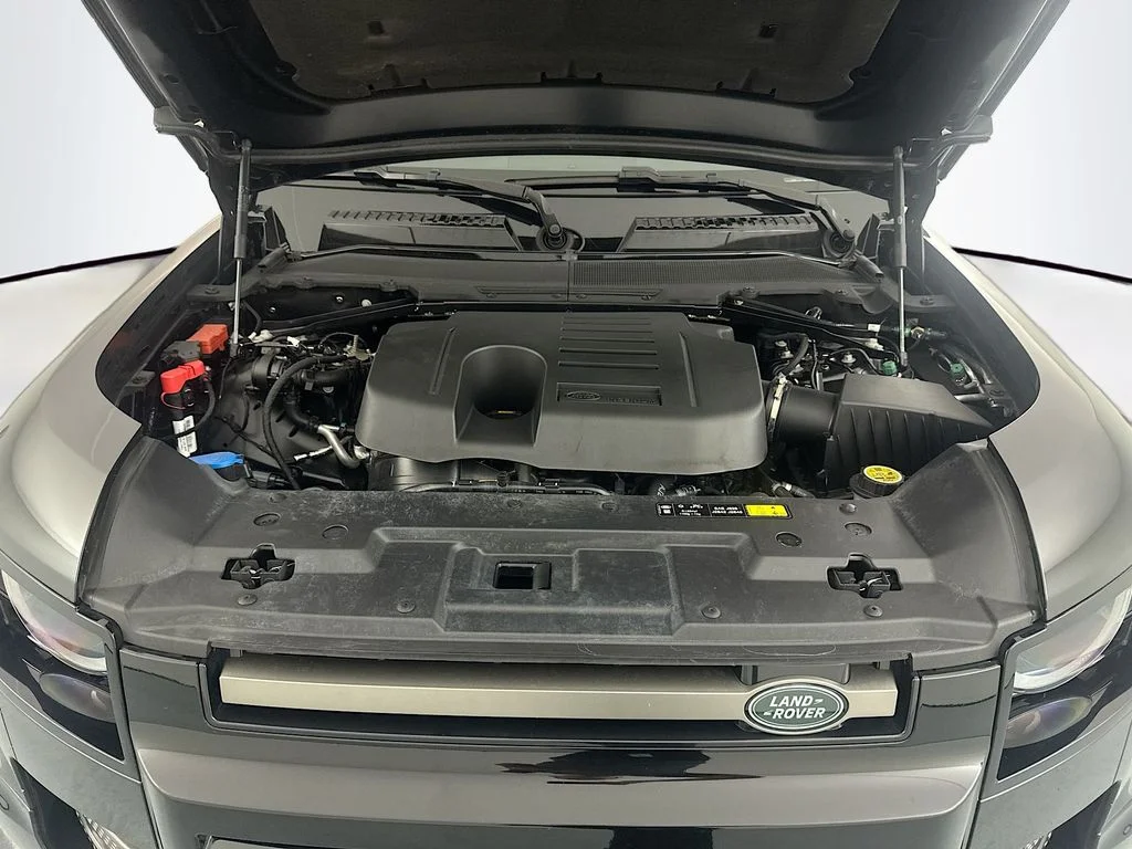 Used 2025 Black Land Rover X-Dynamic SE image 27