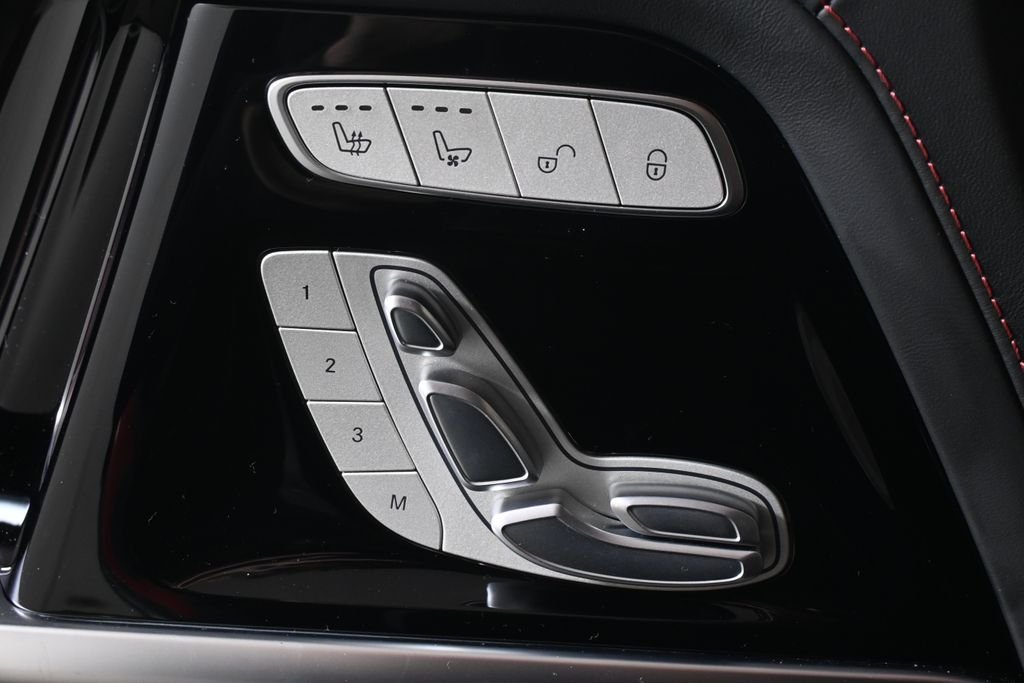 Certified Used 2025 MANUFAKTUR Cardinal Red Metallic Mercedes-Benz G 63 AMG® image 28