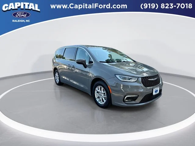 Used 2023 White Chrysler Touring L image 2