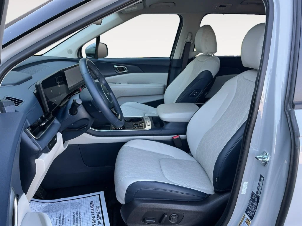 Used 2025 White Kia EX image 16