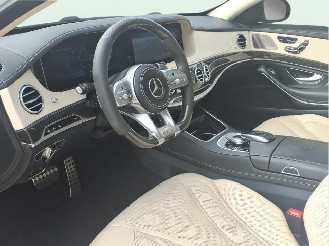 Used 2019 White Mercedes-Benz 4MATIC® image 8