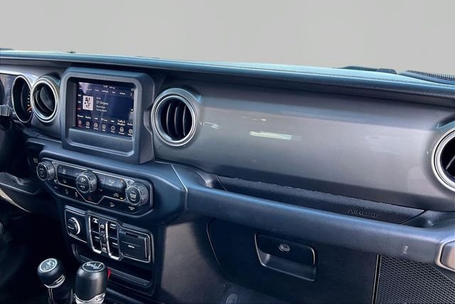 Used 2020 White Jeep Unlimited Sahara image 16