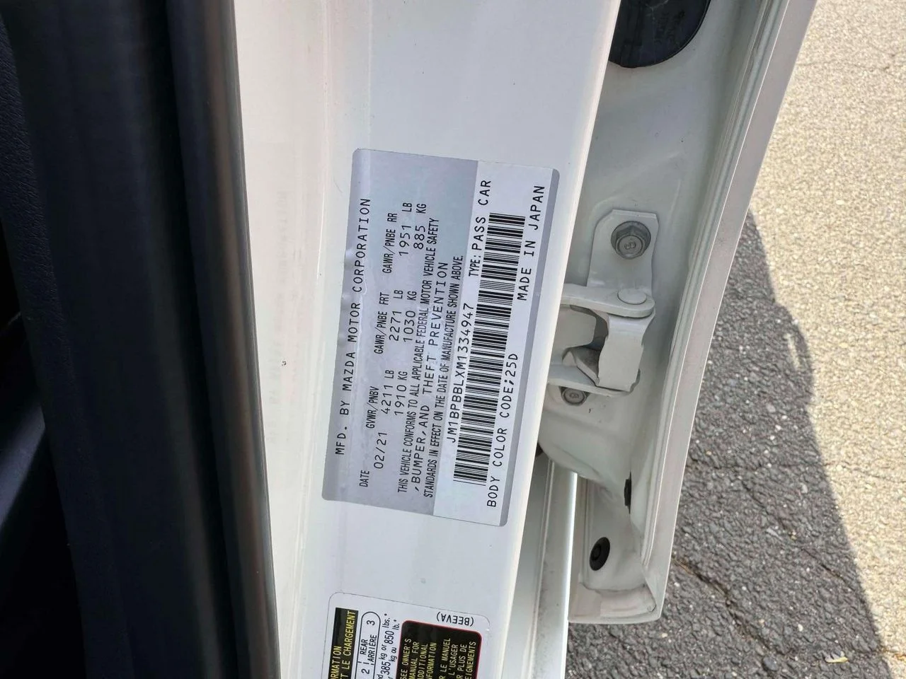 Used 2021 Snowflake White Pearl Mica Mazda Select image 15