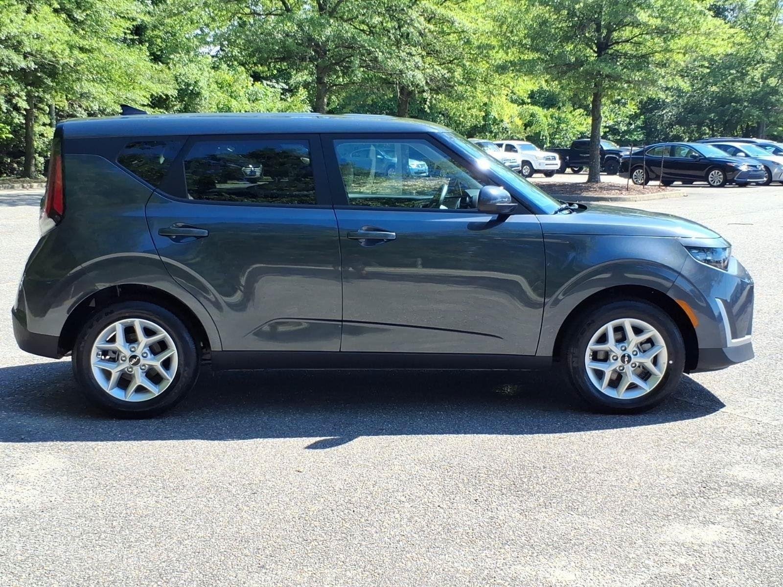 Used 2025  KIA  image 8