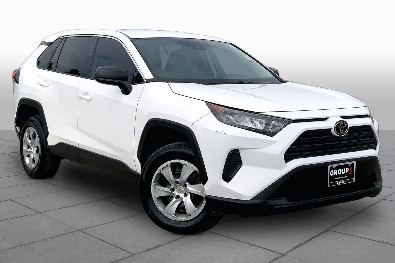 Used 2022 White Toyota LE image 3