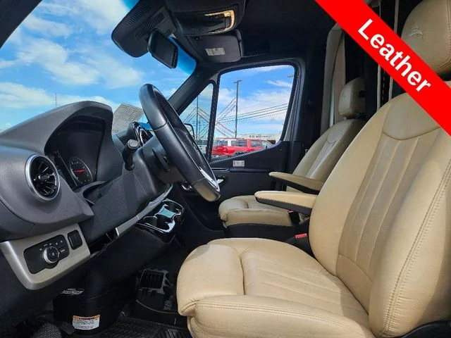Used 2019  Mercedes-Benz Standard Roof V6 image 12