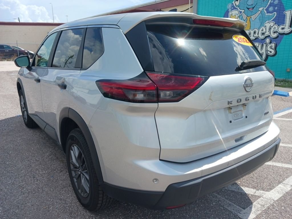 Used 2024 Silver Nissan S image 5