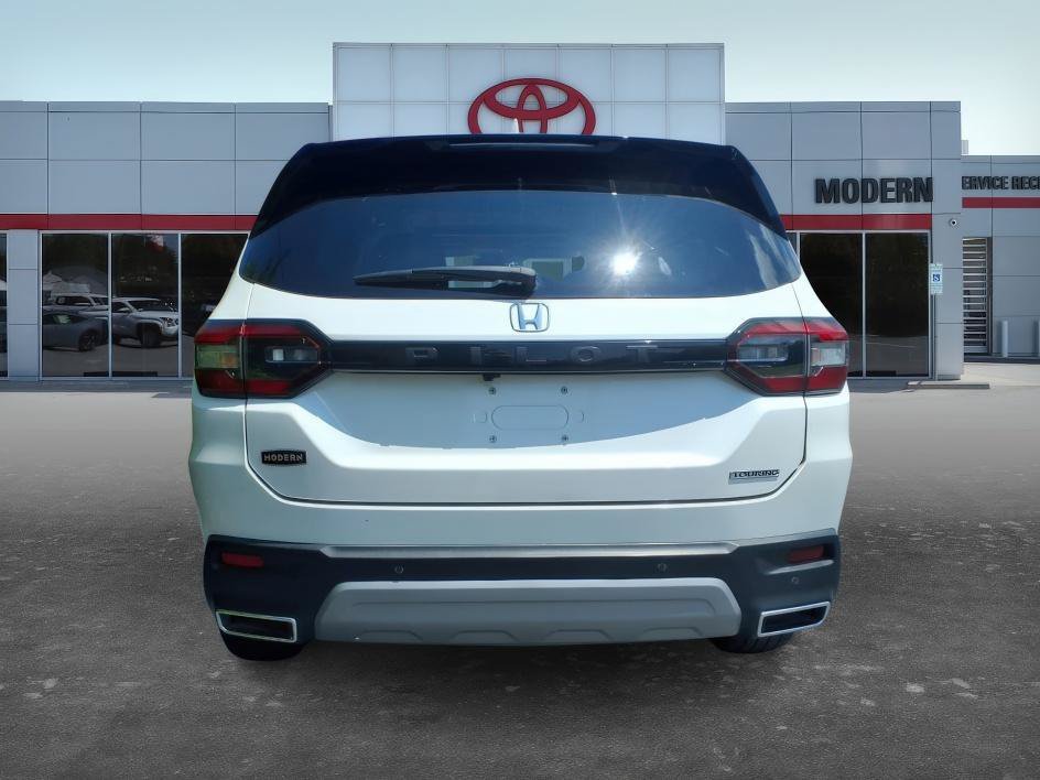 Used 2023 Platinum White Pearl Honda Touring image 4