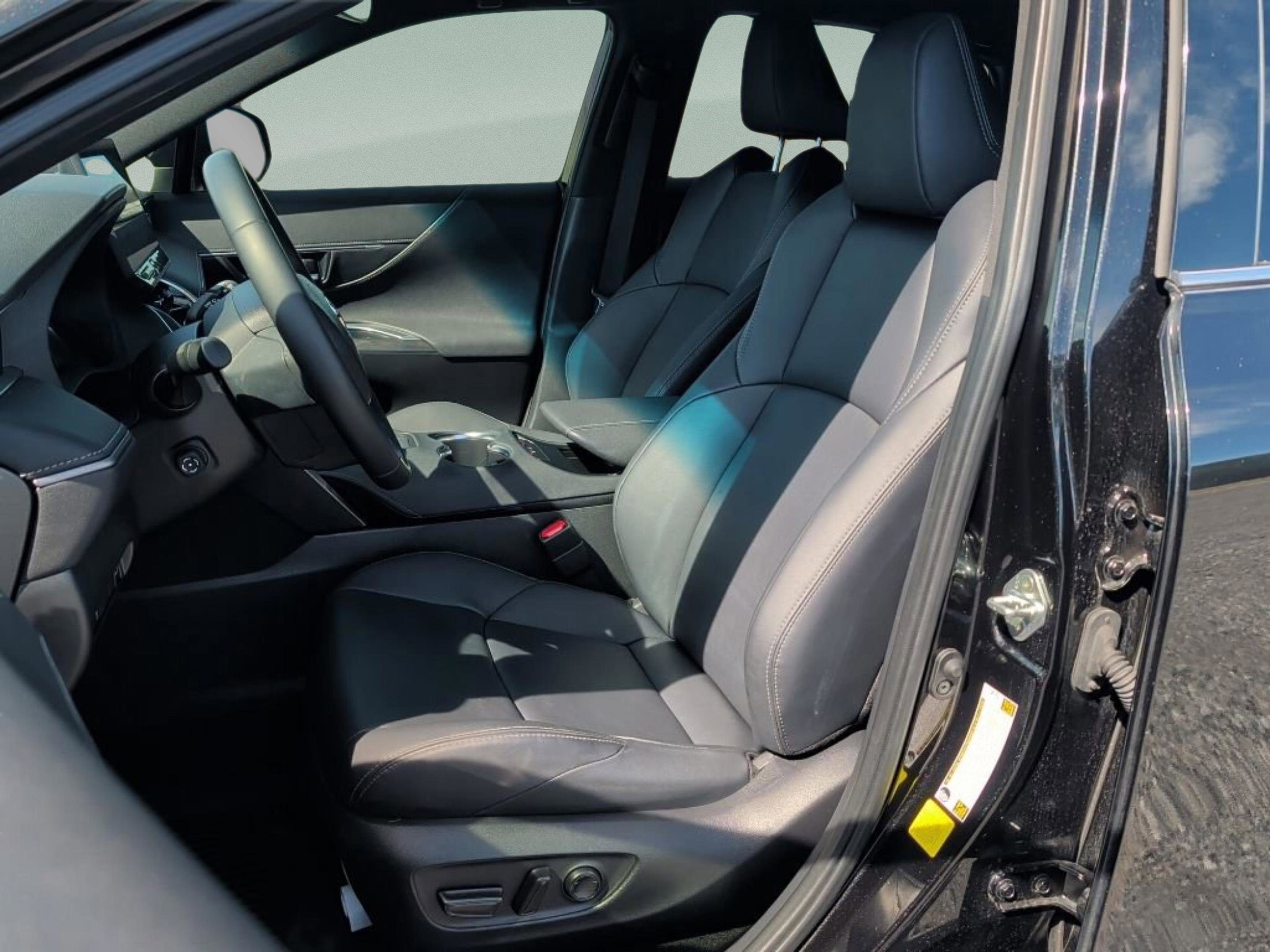 2024 Toyota Venza Nightshade - Photo 24