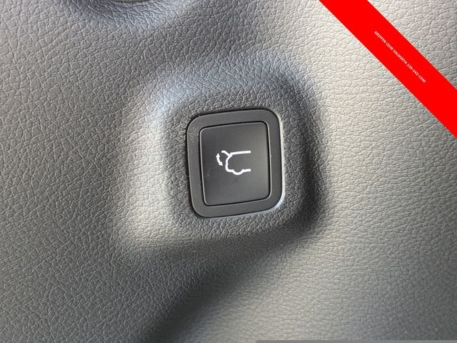 Used 2025 Red Jeep Latitude image 13