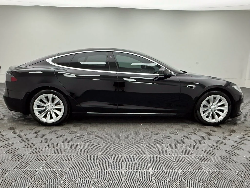 Used 2018 Black Tesla 75D image 6